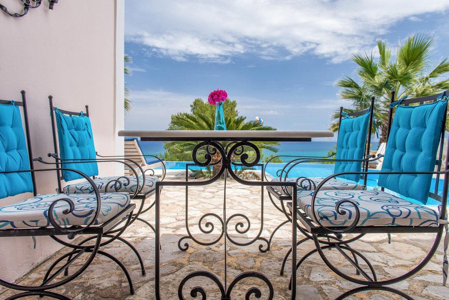 Donkey Bay Club Bed & Breakfast Tragaki