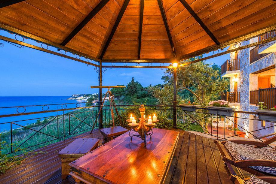 Donkey Bay Club Bed & Breakfast *